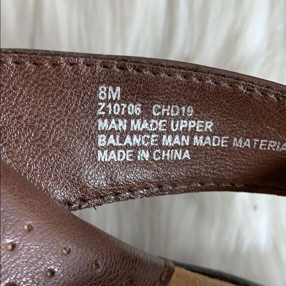 Born BOC Brown Vegan Leather Thong Sandals… - Picture 5 of 6